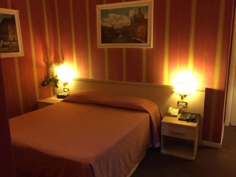 B&B Prestige Рим Экстерьер фото